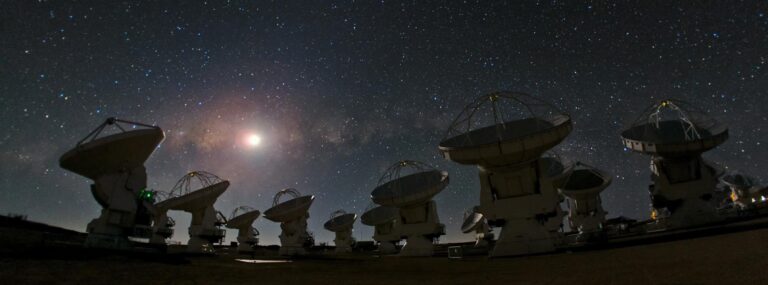 Atacama Large Millimeter/submillimeter Array (ALMA)